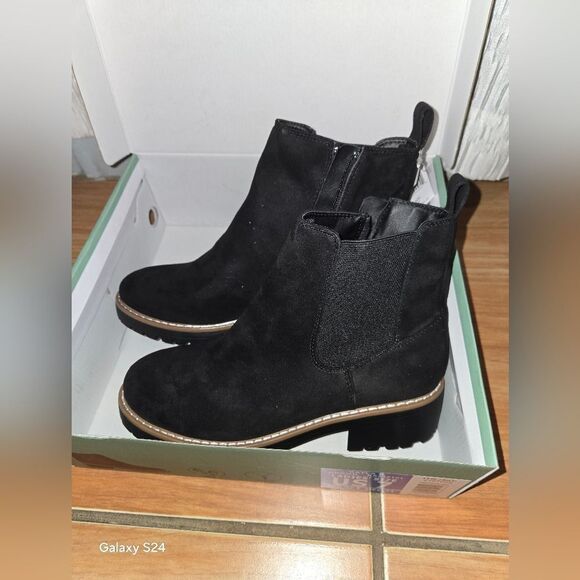 Kensie Women's Kayla Black Chelsea Faux Suede Boots Size 7 - Picture 6 of 10